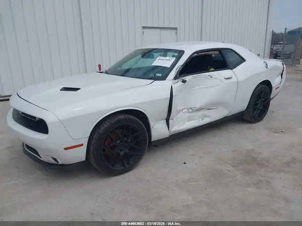 2C3CDZAG1GH275517 2016 DODGE CHALLENGER - Image 2