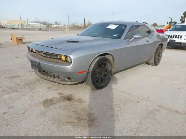 2C3CDZAG1JH123731 2018 DODGE CHALLENGER - Image 2