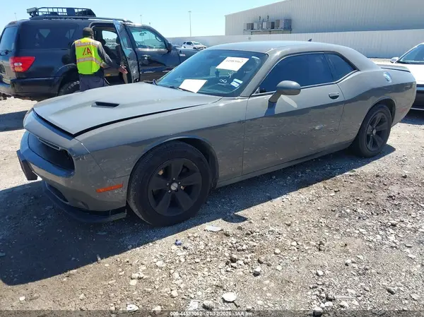 2C3CDZAG1JH183637 2018 DODGE CHALLENGER - Image 2