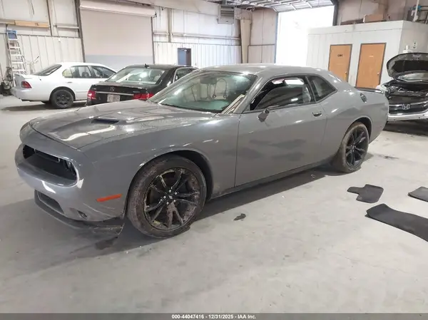 2C3CDZAG1JH332631 2018 DODGE CHALLENGER - Image 2