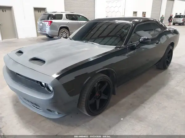 2C3CDZAG1KH712635 2019 DODGE CHALLENGER - Image 2