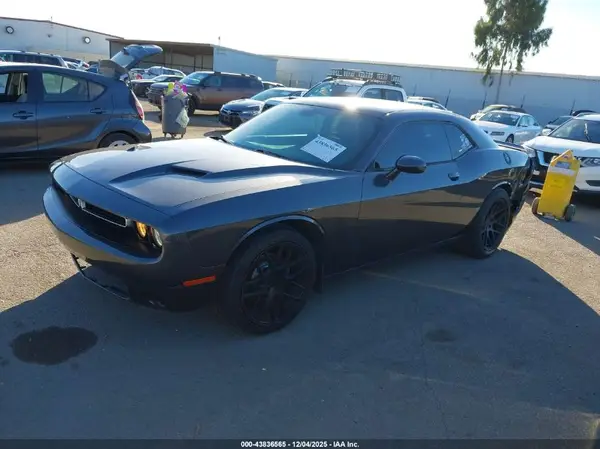 2C3CDZAG1KH731556 2019 DODGE CHALLENGER - Image 2