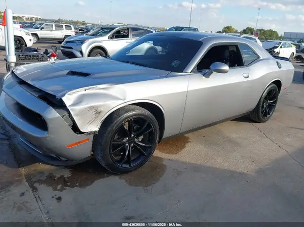 2C3CDZAG2GH240243 2016 DODGE CHALLENGER - Image 2