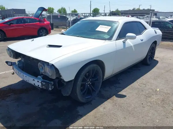 2C3CDZAG2JH178852 2018 DODGE CHALLENGER - Image 2