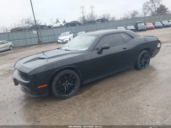 2C3CDZAG2JH199426 2018 DODGE CHALLENGER - Image 2