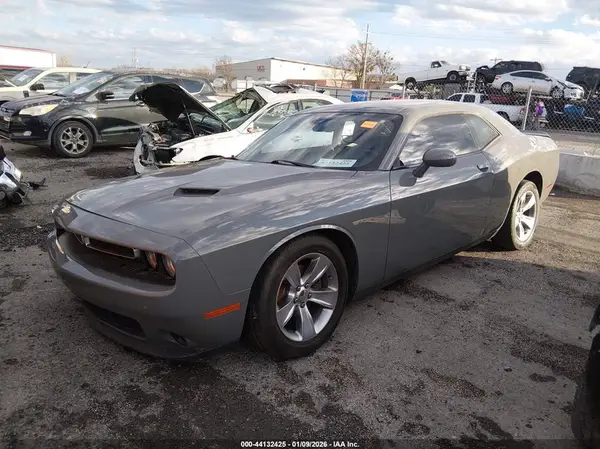 2C3CDZAG2KH668712 2019 DODGE CHALLENGER - Image 2