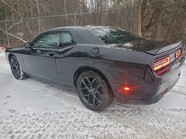 2C3CDZAG2PH693746 2023 DODGE CHALLENGER - Image 2