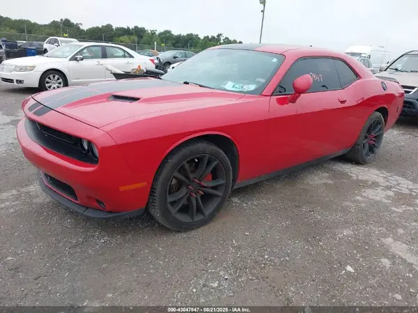 2C3CDZAG3GH152639 2016 DODGE CHALLENGER - Image 2