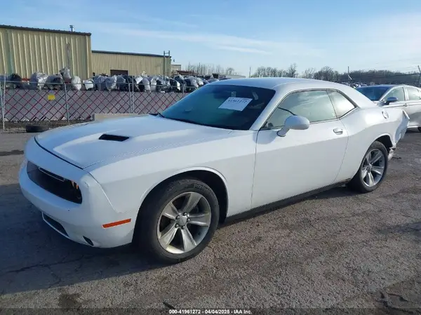 2C3CDZAG3GH195023 2016 DODGE CHALLENGER - Image 2