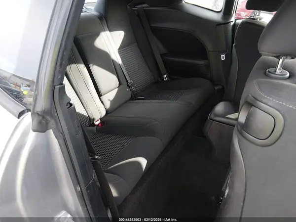 2C3CDZAG3GH300823 2016 DODGE CHALLENGER - Image 8