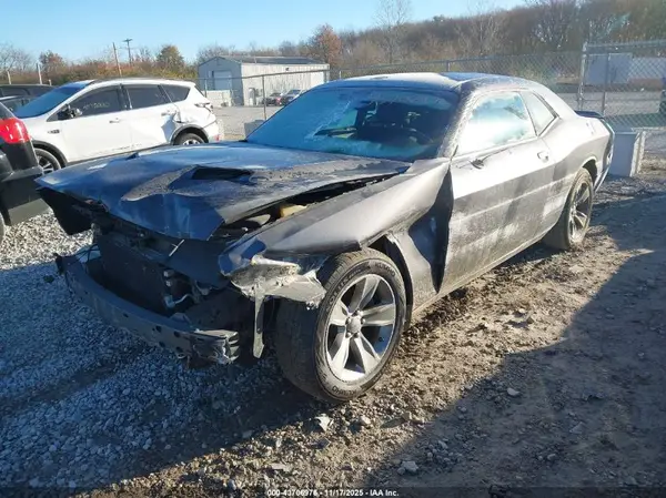 2C3CDZAG3JH123617 2018 DODGE CHALLENGER - Image 2