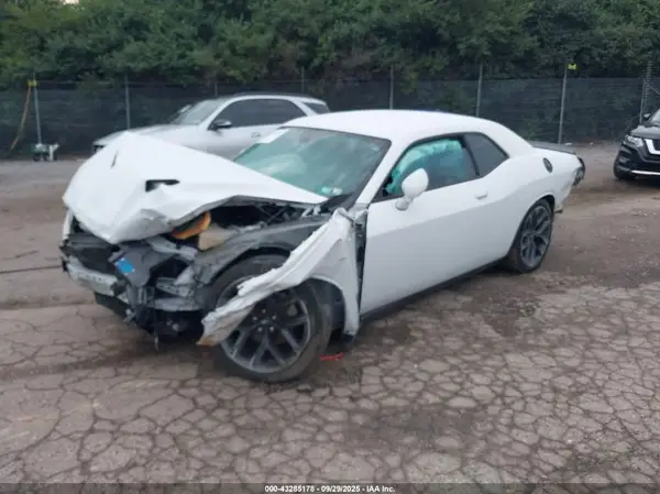 2C3CDZAG3PH596975 2023 DODGE CHALLENGER - Image 2