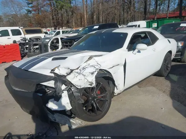 2C3CDZAG4GH279819 2016 DODGE CHALLENGER - Image 2
