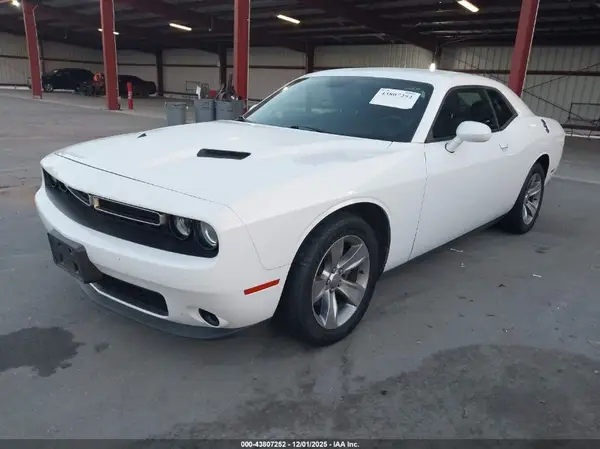 2C3CDZAG4HH635851 2017 DODGE CHALLENGER - Image 2