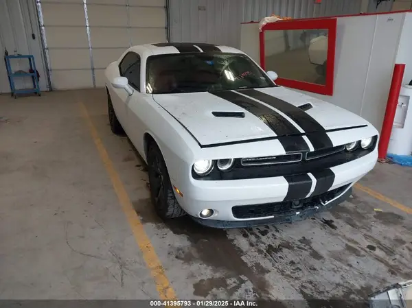 2C3CDZAG4JH132181 2018 DODGE CHALLENGER - Image 1
