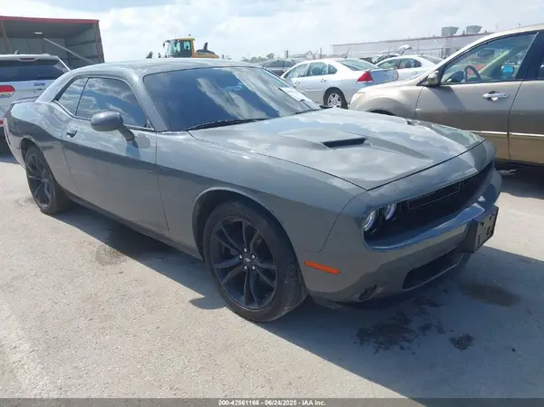 2C3CDZAG4JH142063 2018 DODGE CHALLENGER - Image 1