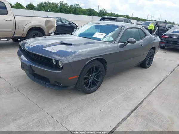 2C3CDZAG4JH204657 2018 DODGE CHALLENGER - Image 2