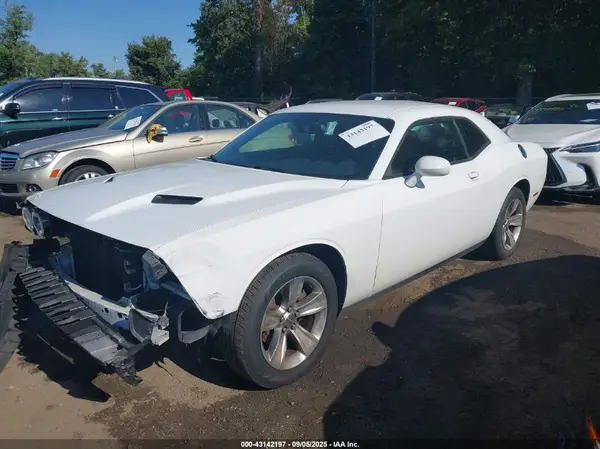 2C3CDZAG5GH113650 2016 DODGE CHALLENGER - Image 2