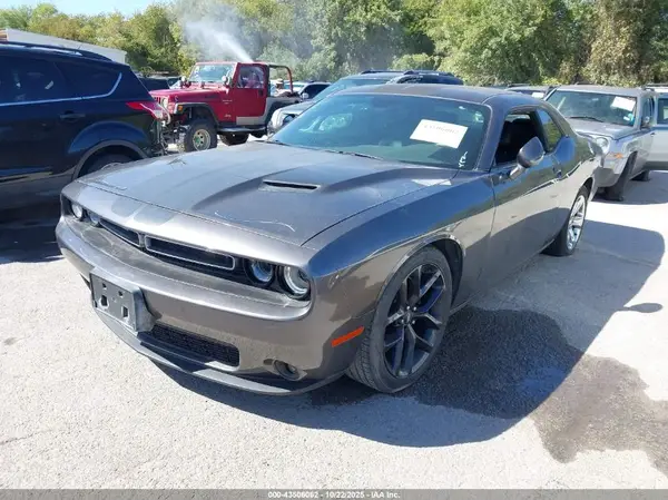 2C3CDZAG5GH256842 2016 DODGE CHALLENGER - Image 2