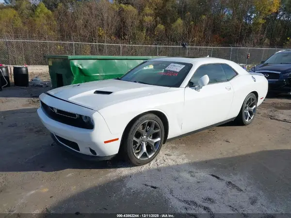 2C3CDZAG5GH315579 2016 DODGE CHALLENGER - Image 2