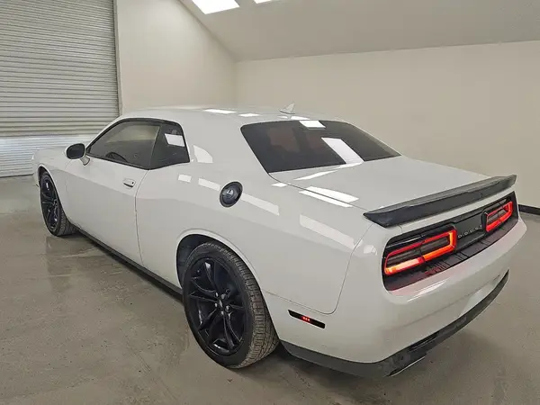 2C3CDZAG5JH149815 2018 DODGE CHALLENGER - Image 2