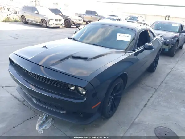 2C3CDZAG5JH172429 2018 DODGE CHALLENGER - Image 2