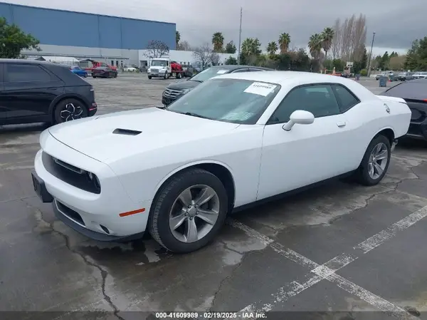 2C3CDZAG5JH211729 2018 DODGE CHALLENGER - Image 2