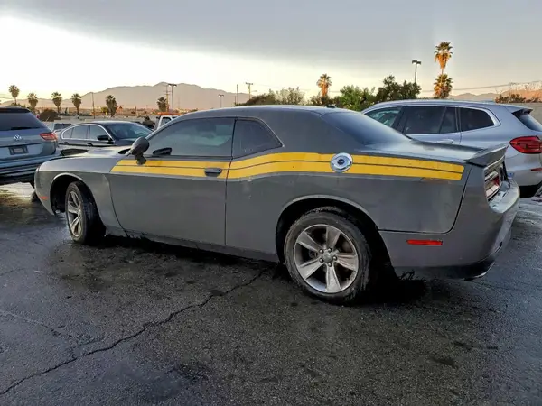 2C3CDZAG5JH227963 2018 DODGE CHALLENGER - Image 2