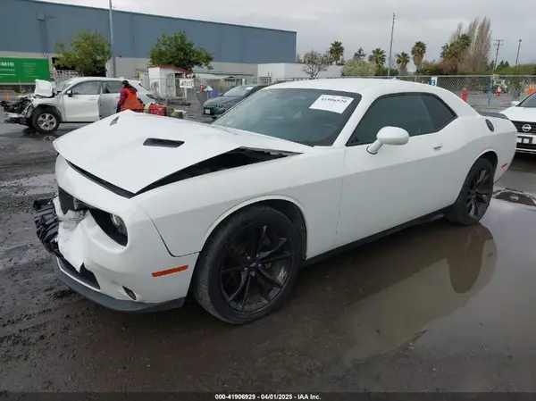2C3CDZAG5JH297155 2018 DODGE CHALLENGER - Image 2