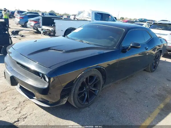 2C3CDZAG6GH153204 2016 DODGE CHALLENGER - Image 2