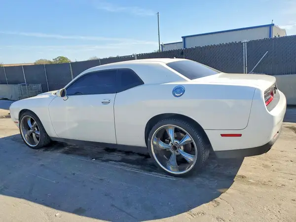 2C3CDZAG6HH651582 2017 DODGE CHALLENGER - Image 2