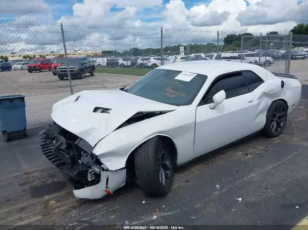 2C3CDZAG6KH739586 2019 DODGE CHALLENGER - Image 2