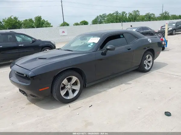 2C3CDZAG8GH171610 2016 DODGE CHALLENGER - Image 2