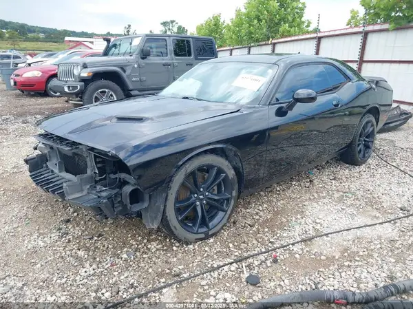 2C3CDZAG8HH665919 2017 DODGE CHALLENGER - Image 2