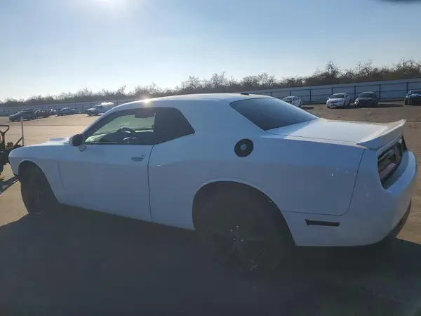 2C3CDZAG8JH122043 2018 DODGE CHALLENGER - Image 2
