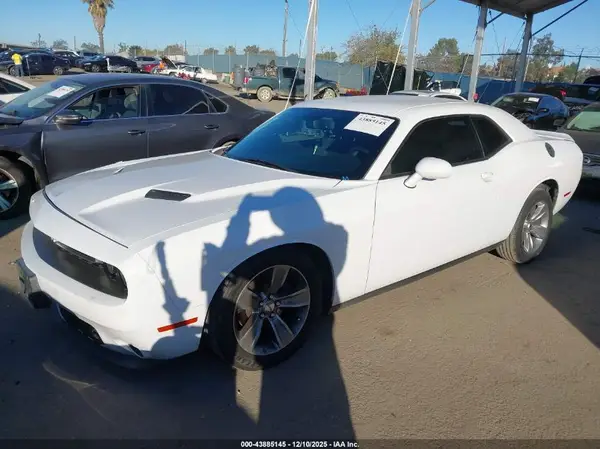 2C3CDZAG8JH153132 2018 DODGE CHALLENGER - Image 2