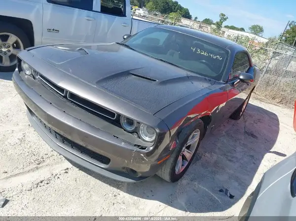 2C3CDZAG8JH321593 2018 DODGE CHALLENGER - Image 2