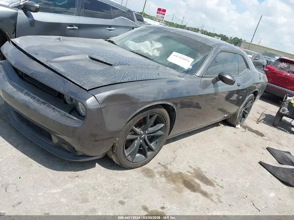 2C3CDZAG9JH334059 2018 DODGE CHALLENGER - Image 2