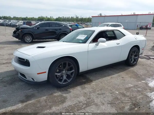 2C3CDZAGXJH228137 2018 DODGE CHALLENGER - Image 2
