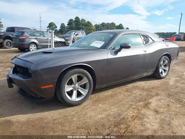 2C3CDZAGXJH310658 2018 DODGE CHALLENGER - Image 2