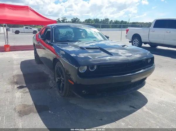 2C3CDZAGXJH318260 2018 DODGE CHALLENGER - Image 1