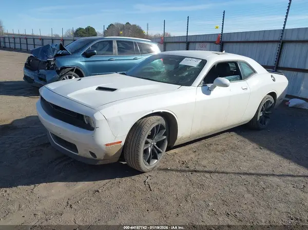 2C3CDZAGXJH333048 2018 DODGE CHALLENGER - Image 2