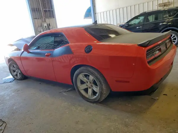 2C3CDZBT1LH188979 2020 DODGE CHALLENGER - Image 2