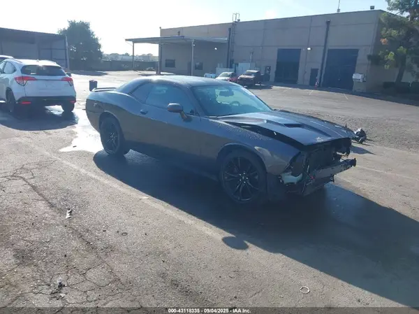 2C3CDZBT2HH573989 2017 DODGE CHALLENGER - Image 1