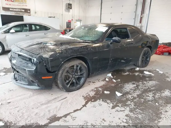 2C3CDZBT2HH636413 2017 DODGE CHALLENGER - Image 2