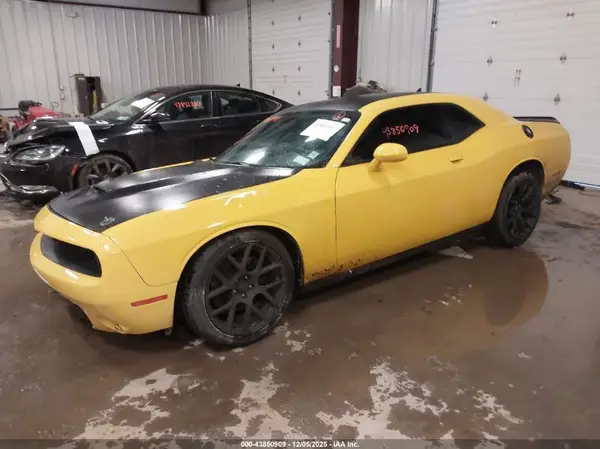 2C3CDZBT4HH605986 2017 DODGE CHALLENGER - Image 2