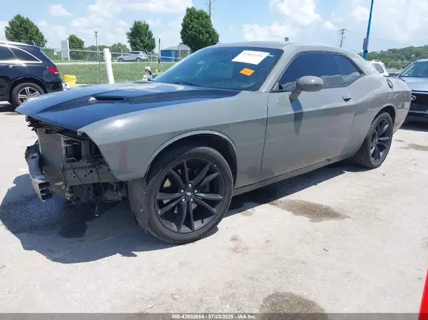 2C3CDZBT7HH604704 2017 DODGE CHALLENGER - Image 2