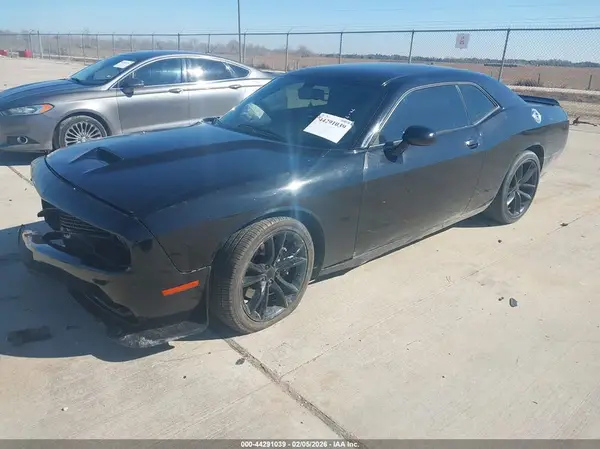 2C3CDZBT7MH551643 2021 DODGE CHALLENGER - Image 2