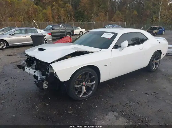 2C3CDZBT8KH747684 2019 DODGE CHALLENGER - Image 2