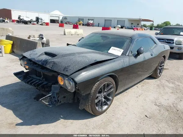 2C3CDZBTXPH512565 2023 DODGE CHALLENGER - Image 2